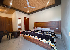 Rishikesh Vinyasa  Yoga School